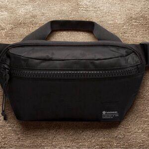 lululemon athletica Black Men's Belt Bag with Top Carry Handle
